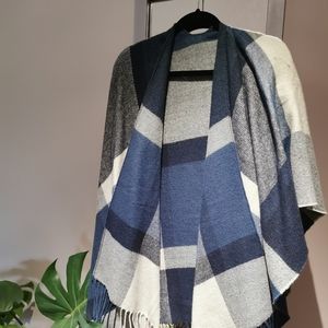 NWT Women's Blue & Cream Plaid KIT by EG shawl